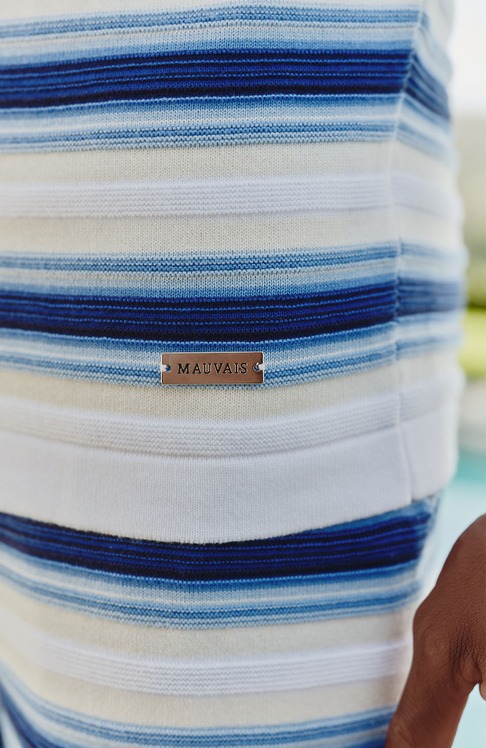 Camiseta de punto con rayas de manga corta en azul degradado
