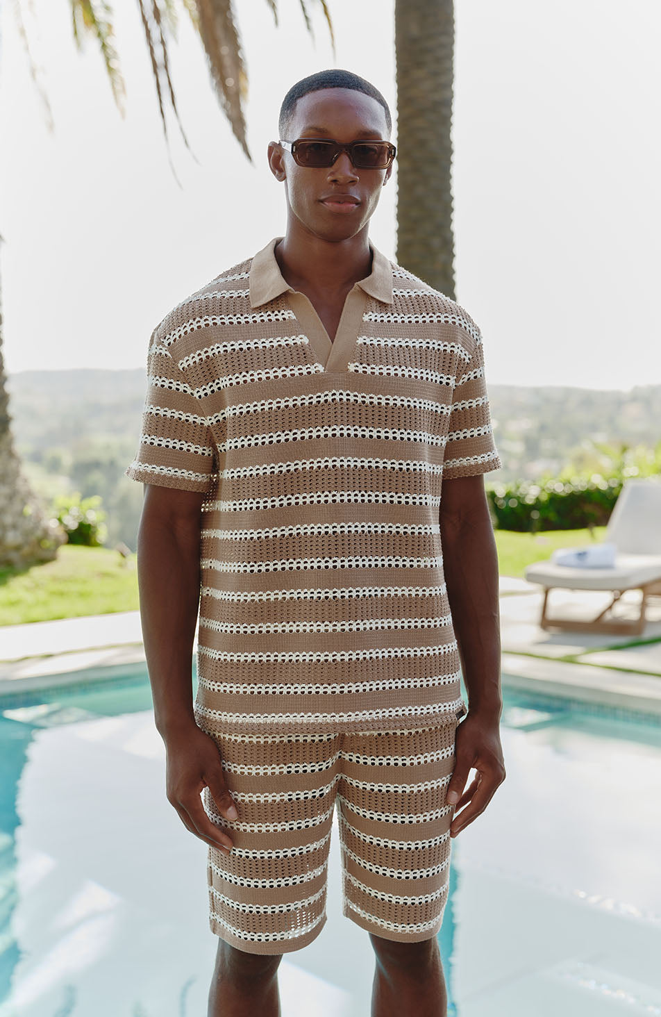 Romano Polo de rayas con corte boxy en tono taupe