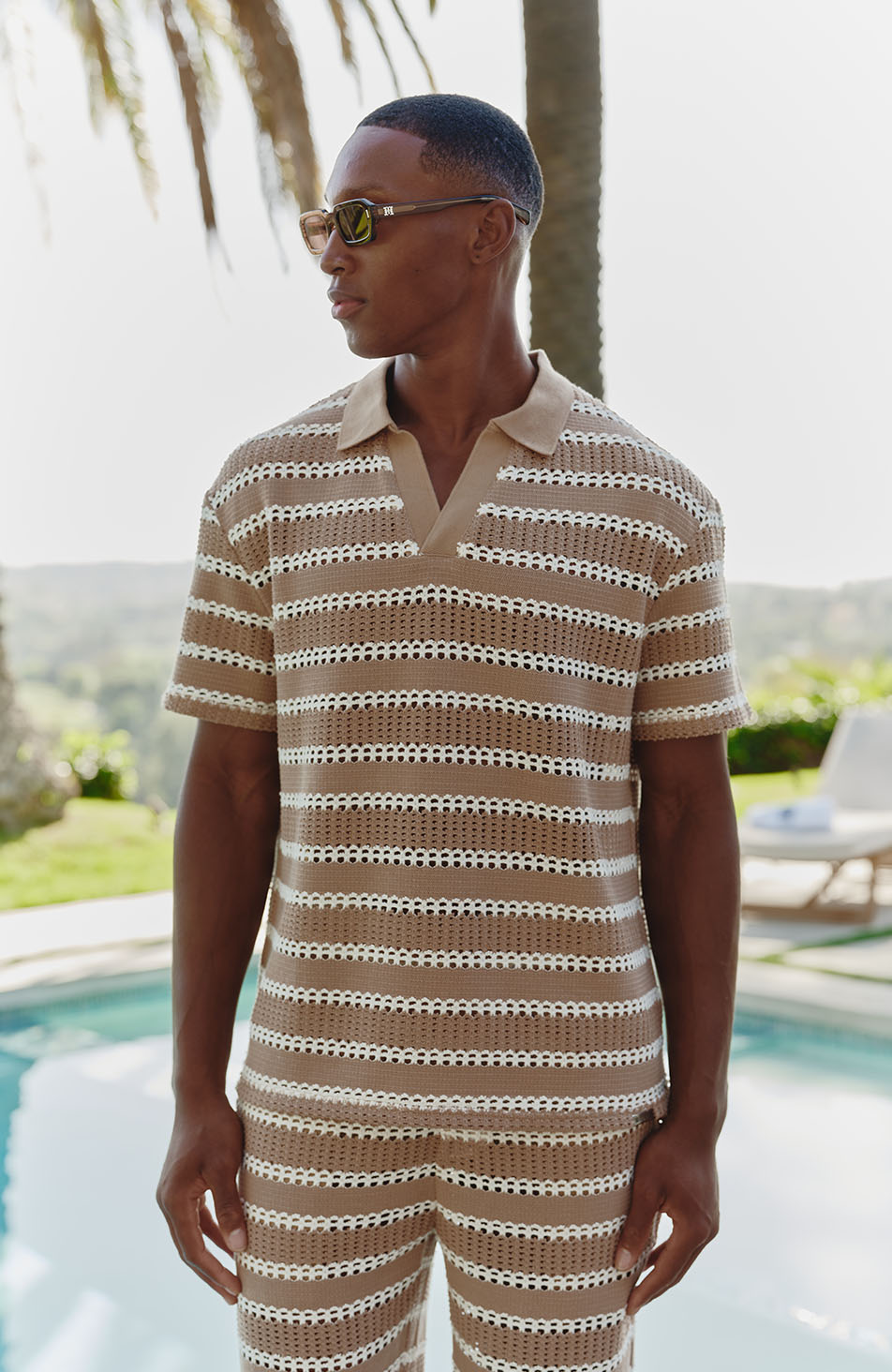 Romano Polo de rayas con corte boxy en tono taupe